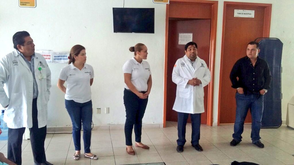 SSaludChiapas's tweet photo. @VoluntSaludChis que preside @liz_ggdortega entregó dos camillas a Banco de Sangre Dr. Domingo Chanona @VelascoM_ @pacoortegar #MVC https://t.co/9Tnhm27ND6