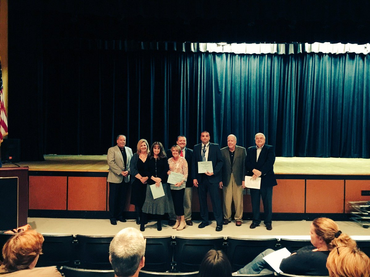 DrGeorge_MU's tweet photo. Recognizing The @MTPSPride Visionary Leaders Award Winners @OceanAveSchool Principal @SouthAPLeone &amp; Mrs Caruso District Director #MTPSPride https://t.co/HHQa9vWYdw