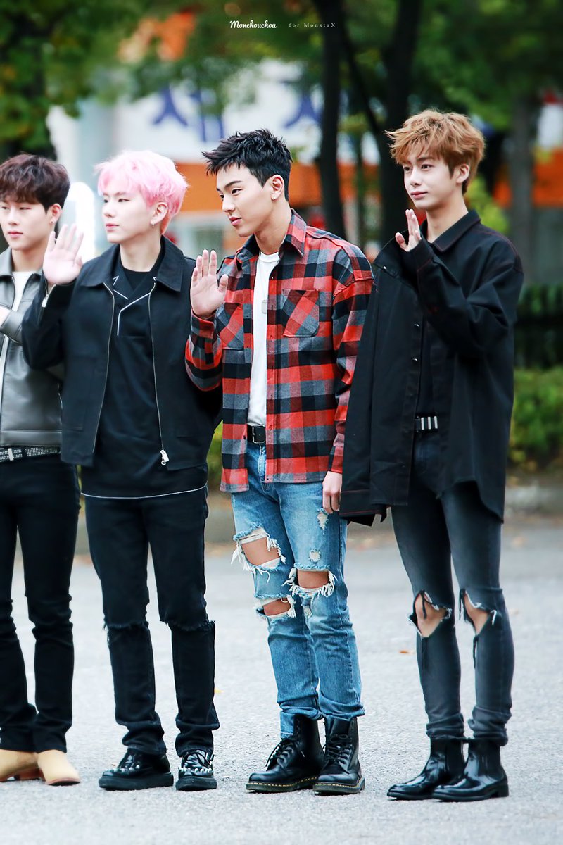 monchouchou0514's tweet photo. 161021 뮤뱅출근
#몬스타엑스 #MONSTA_X #Fighter 
#셔누 #SHOWNU

리얼 파이터👊🏻💥 https://t.co/sBQC8ER7q1