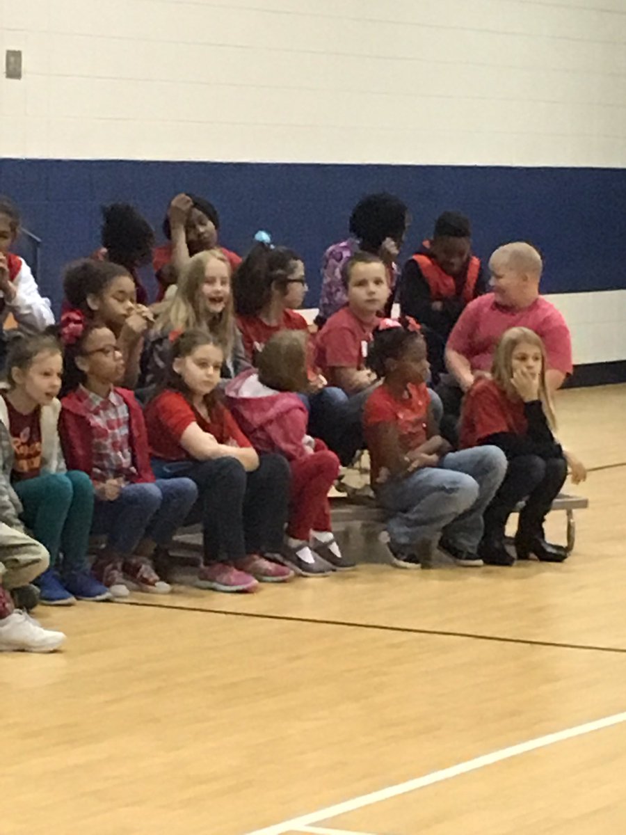 jsickmeier_lcss's tweet photo. Red Ribbon Week kickoff! So proud of our Chorus and Spirit Squad! #wearefle #redribbonweek @sukaratana_lcss @1973Chance https://t.co/j7QZwohNDR