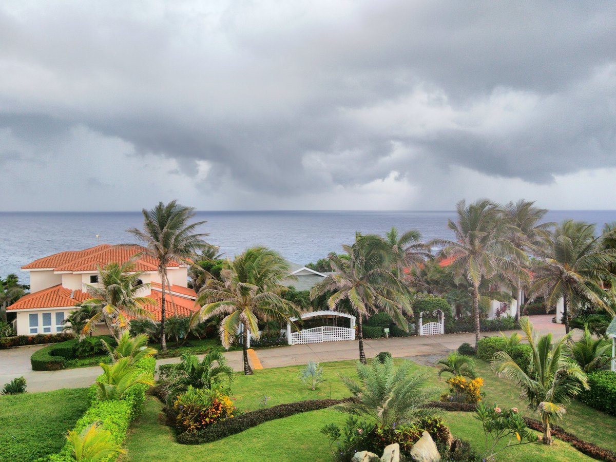 onroatan's tweet photo. I see the rain a comin'....
#Roatan #weatherphoto #rainydays #caribbeanview https://t.co/HnARqlvNb0