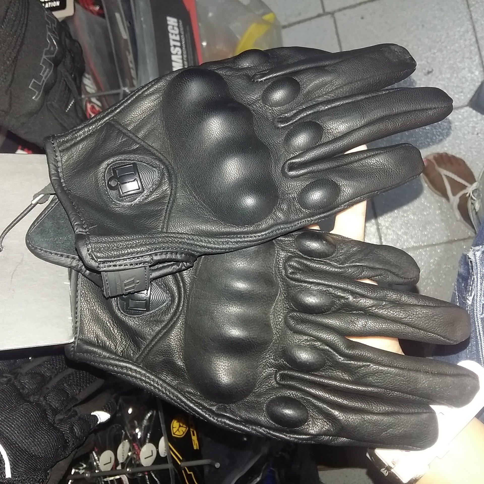 MX Zone Store på Twitter: "Guantes Icon Pursuit 100% Originales Disponible talla M y L 📞 (2) 🚚 Envíos a todo Colombia #icon #moteros #cali #colombia #bike https://t.co/ZNY6auf0Ut" / Twitter