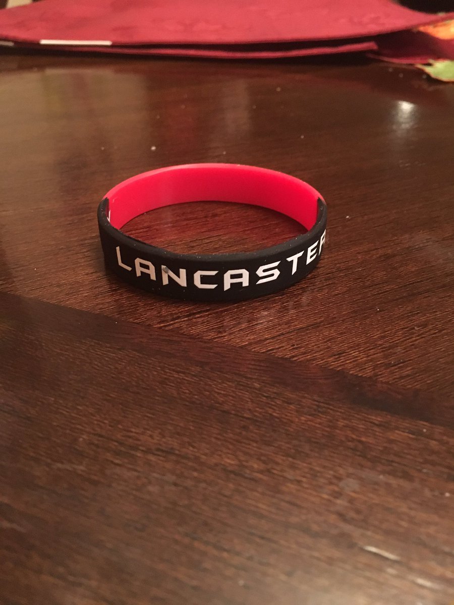 LancVarGirlsLax's tweet image. Be the first to get your legends bracelets !!!! Stop by room s21 ! Only $1 #belegendary #supportLEAF