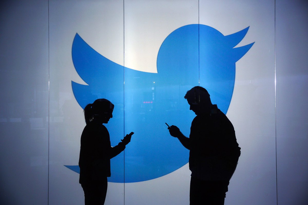 business's tweet photo. DEVELOPING: Twitter is planning more job cuts in the hundreds as soon as this week https://t.co/EIKCSP7fls https://t.co/mLbYsGQoYP