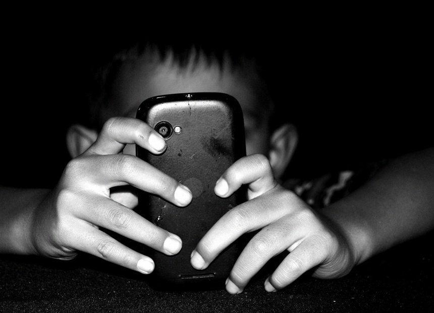 BlueLightSyn's tweet photo. What Does #Screen Time Do To Our #Sleep? Experts Tell All https://t.co/WwyoDRAPyL by @rosedonohoe #Tablet #Phone #Tech #BlueLightSyndrome https://t.co/jEruewLNZh