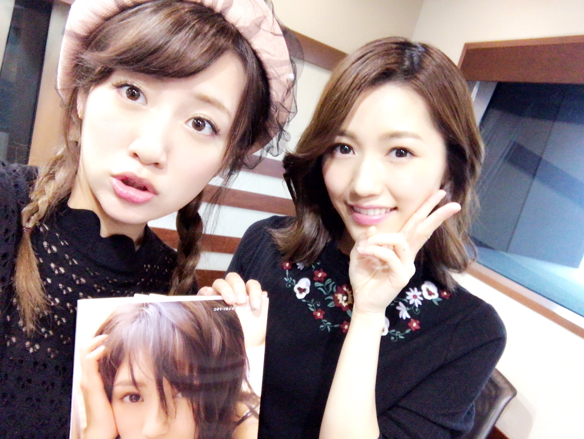 高橋みなみ これ何に まゆちゃんが遊びに来てくれました 久しぶりに会えて嬉しかった まゆちゃんの写真集 知らないうちに 本日発売です 本当にますます綺麗になった 知らないうちに少女から大人の女性へ 目が離せませんね T Co