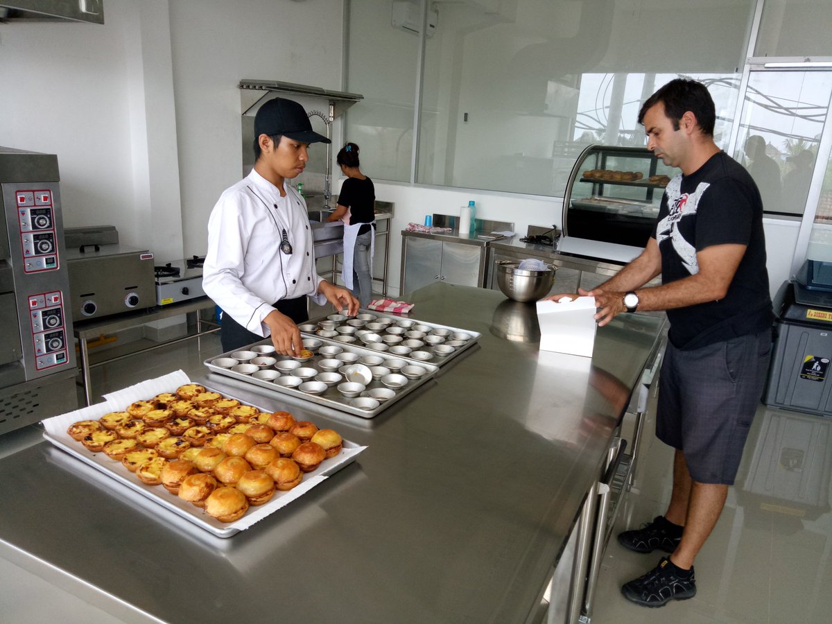 Pastry factory portugal sdh open.. portuguese egg tarte..sedap by gea getra / metro kitchen