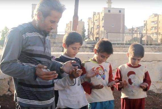 ShasaCehbilaine's tweet photo. Syria |
" Saya melihat dia mati dalam pangkuan saya, kerana tidak ada susu dan makanan"
#kanak2
#AidForSyria #AmanPalestin @AmanPalestinMY https://t.co/KOymE5fiIS