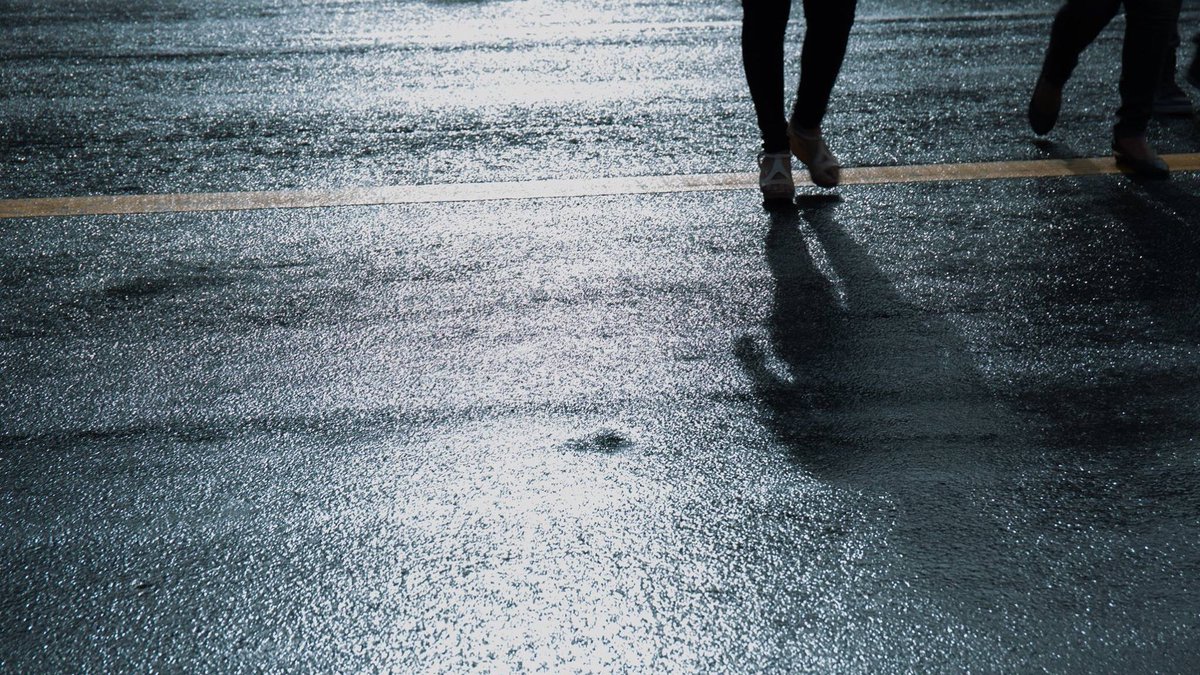 kwanggrudolphs's tweet photo. ในวันที่ฝนโปรยเดินตากฝน ออกไปให้ฝนพรำ.. https://t.co/A4lXsOisCz