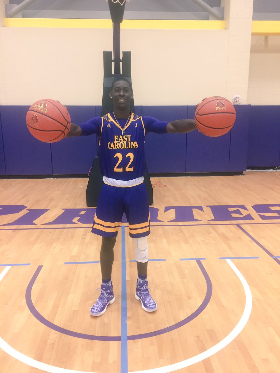 raquanwilkins's tweet photo. Next chapter in my crazy untold story 📖‼️#R.I.PMumford#Piratephotoshoot https://t.co/OZO9VqBtEc