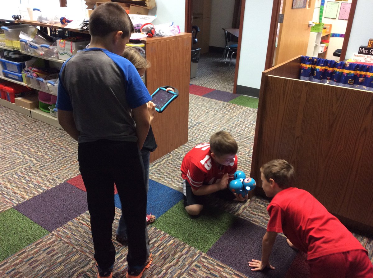 Mrs_Frim's tweet photo. HSE is getting to know Dash @WonderWorkshop and loving every minute of it! #bwls2020 https://t.co/8qQTH7n5BP