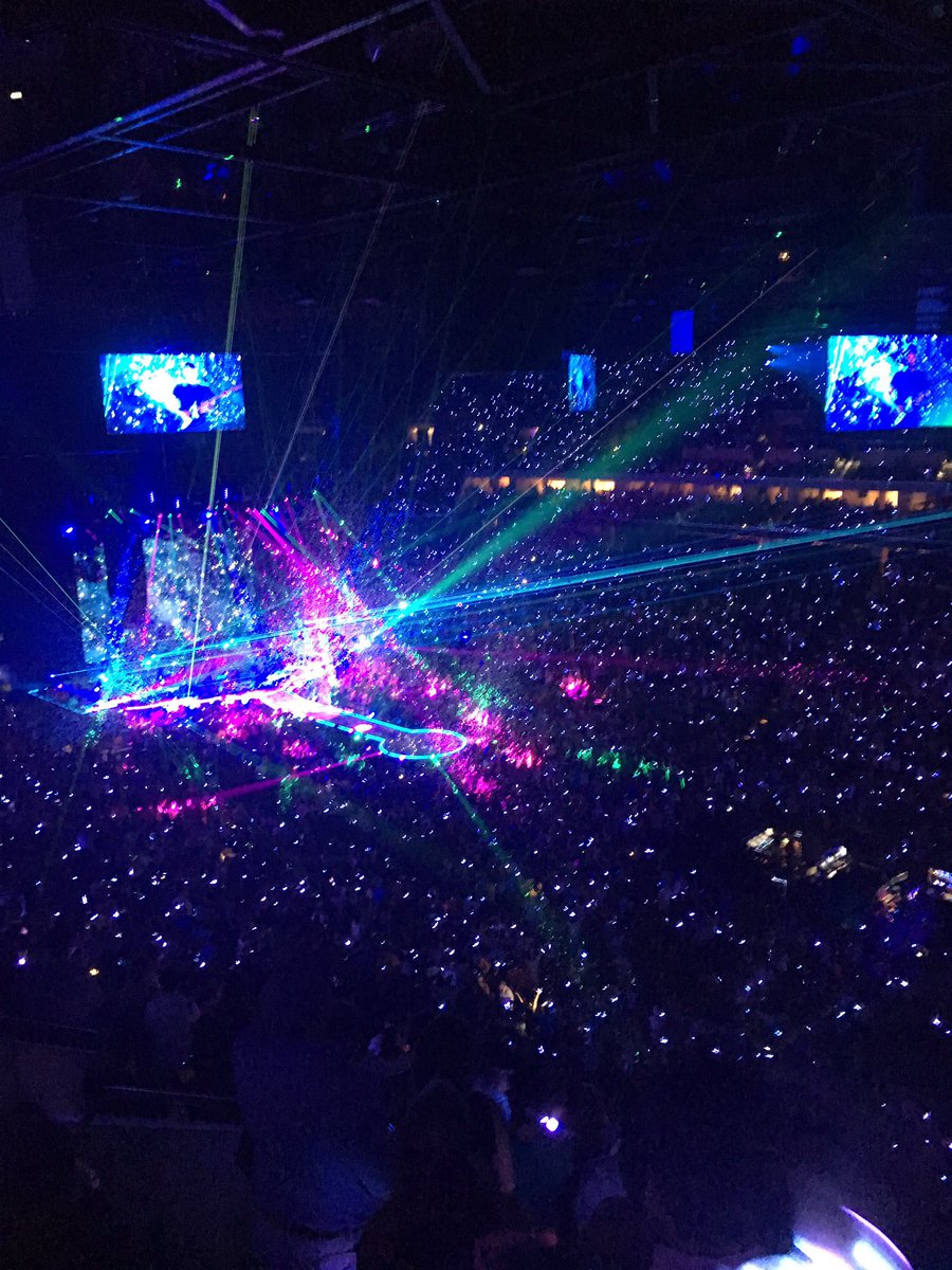 Hey_itsMeMads's tweet photo. School is currently consuming every fiber of my being. 
So I'm taking myself back to the best night of my life. @coldplay #ColdplayTulsa https://t.co/4qKHuG9w8g