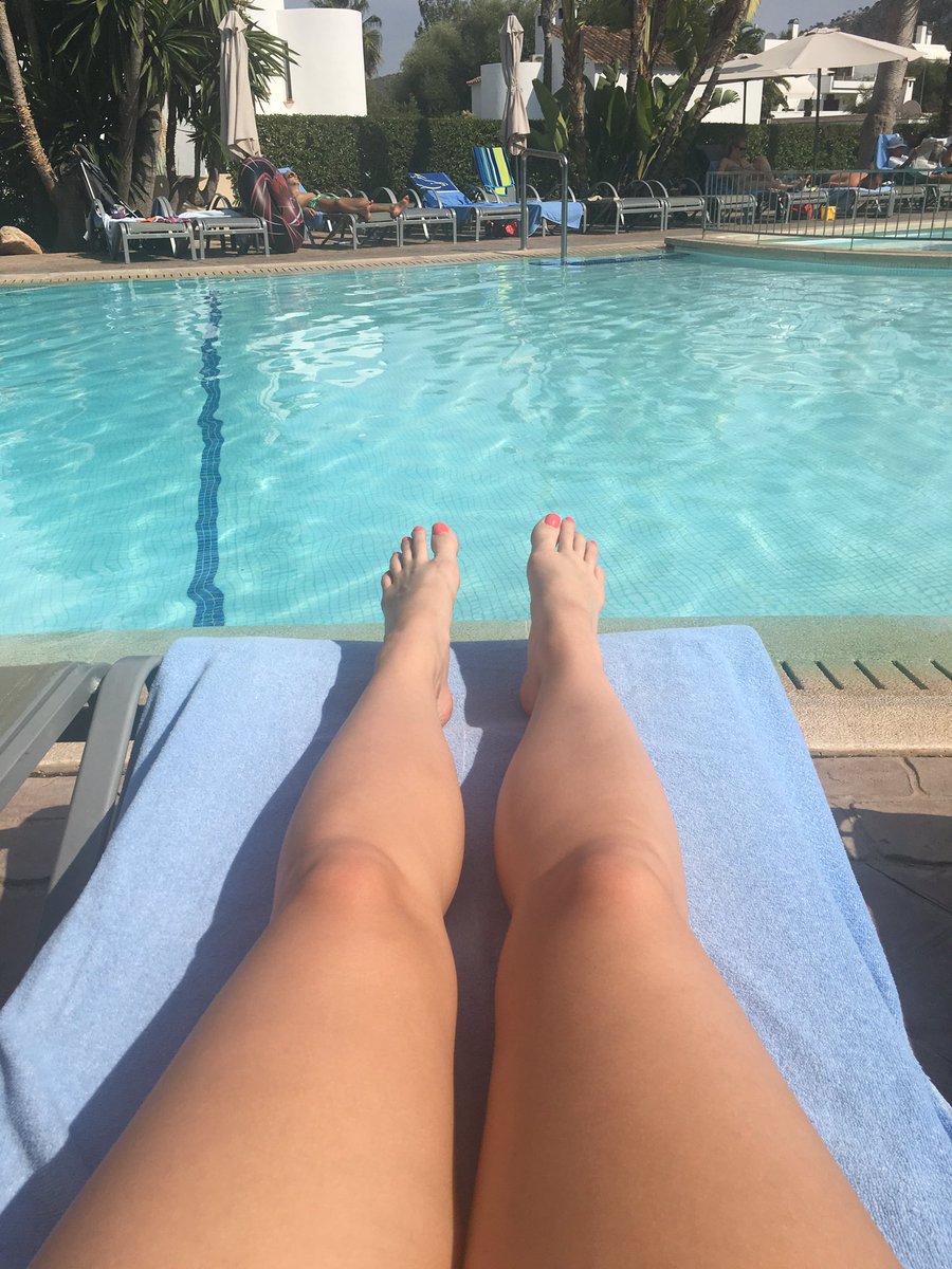 HayleyTempleSpa's tweet photo. My office for the week! 😄☀️
#templespaconsultant #holiday #officefortheweek #notmovingfromhere #legs #pool #portdeandratx #mallorca #spain https://t.co/3xp4TIzoSt
