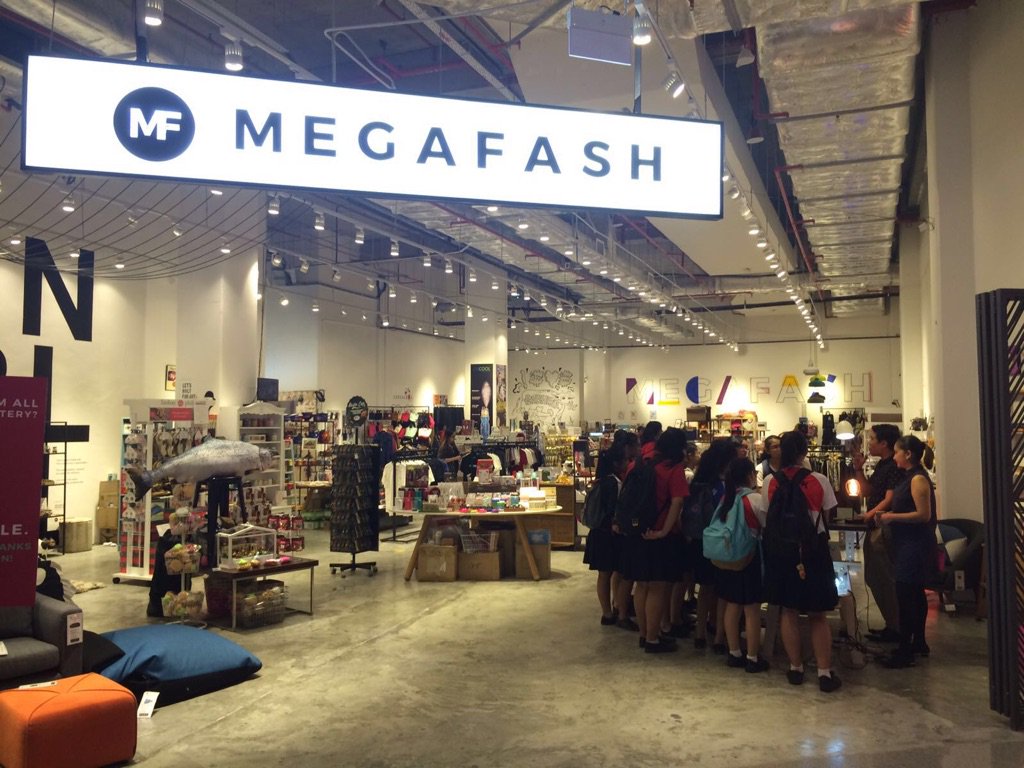 MegafashSG's tweet photo. Megafash hosted these secondary 3 kids yesterday at #mfsuntec for a one day entrepreneurial course 😊 thank you makers! https://t.co/vj6qnsRtgD