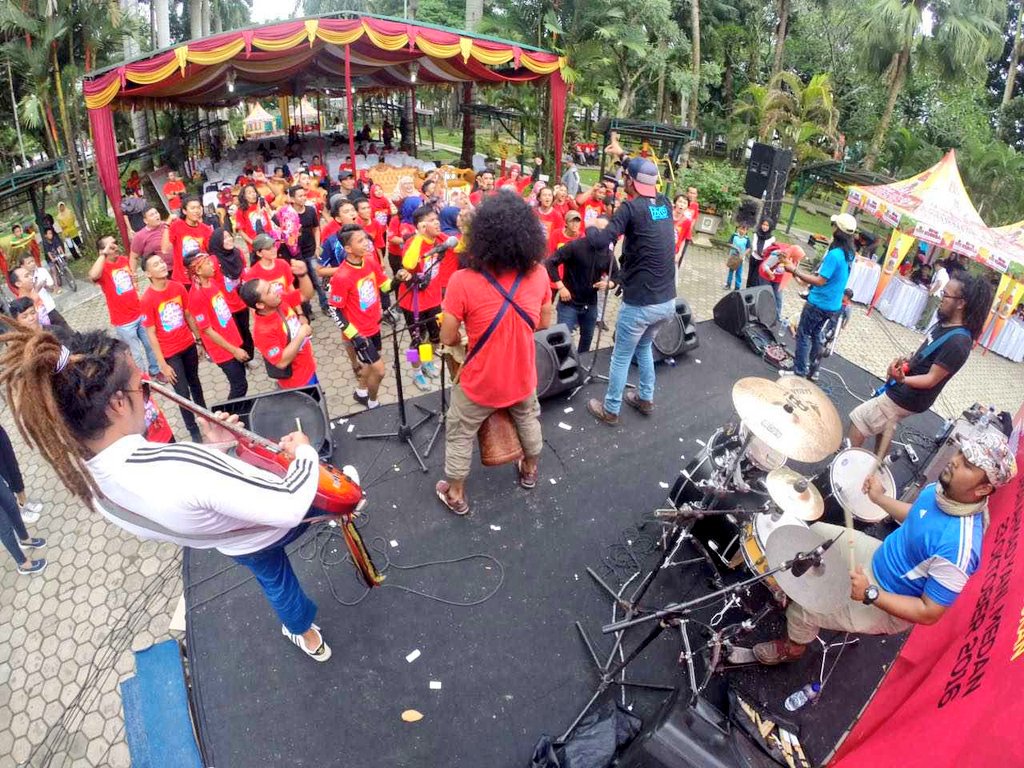 <a href="/FAYOofficial/">FAYO</a> : @ Taman Ahmad Yani Medan. In gig of Kemendikbud Provsu (Balai Bahasa Medan).Woyyyyyoooooo ✌✌