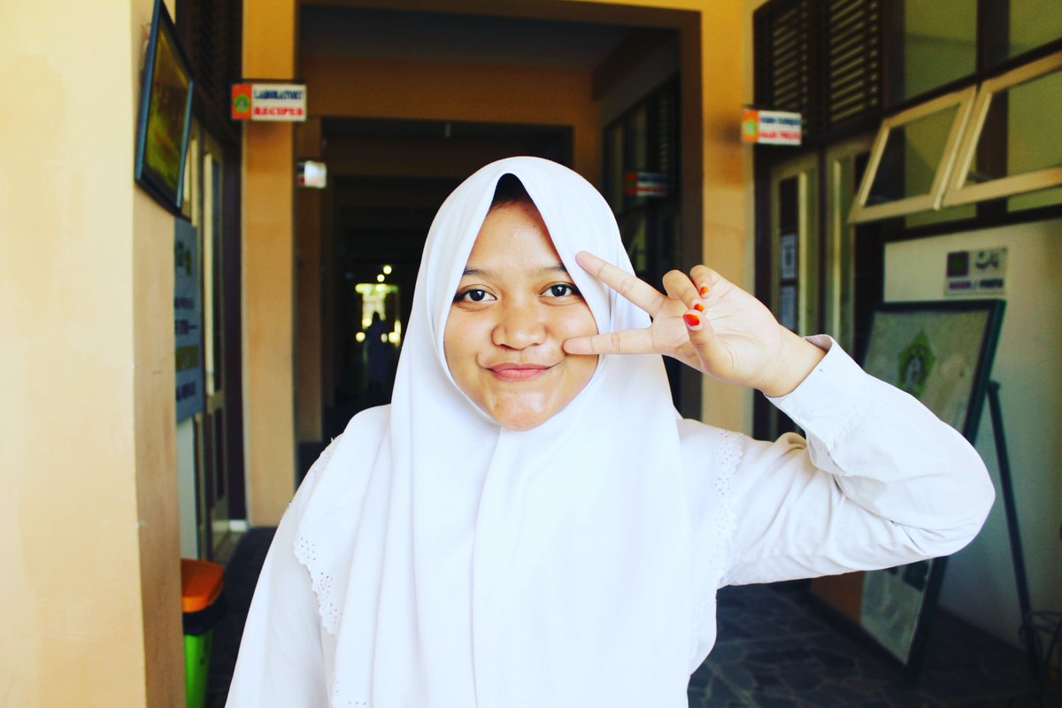 erma_bella's tweet photo. gak butuh dia yang peduli dunia ,tapi butuh dia yang peduli akhirat:) https://t.co/k6fNQM95ql
