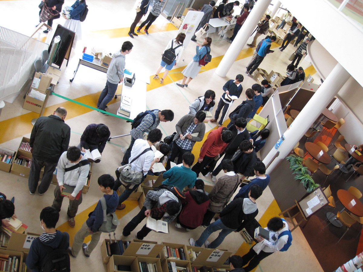 新潟大学附属図書館 ただいま開催中 中央図書館 の古本市 にぎわっております 皆さん熱心に選んでいますね 今日は17 00まで 明日は10 00 16 00まで 1冊100円 お待ちしています 新 大week16 新潟大学附属図書館 ただいま開催中 中央図書館 の古本市 にぎわっております 皆さん熱心に選んでいますね 今日は17 00まで 明日は10 00 16 00まで 1冊100円 お待ちしています 新 大week16