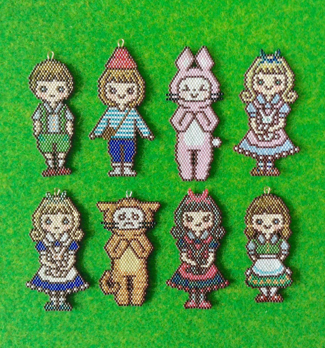 shidoromodorodo's tweet photo. ビーズで女の子や動物たちをつくっています。
オリジナル図案からわかりやすい作り方まですべて載っている「お絵かきビーズステッチ」がブティック社さんから絶賛発売中！
11/26土27日デザインフェスタ44に両日出展します(G-378)
@Lupopo_cafe https://t.co/vj2Ad9lyTm