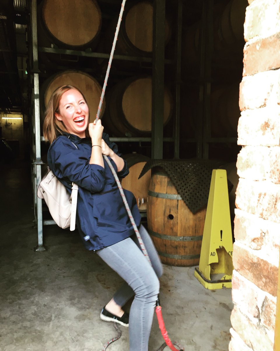 jamesbusbytrav's tweet image. DING DONG! Liz ringing the Angelus Bell @wirrawirrawines @mclaren_vale #Liz #NotCompetitiveAtAll #JBT16