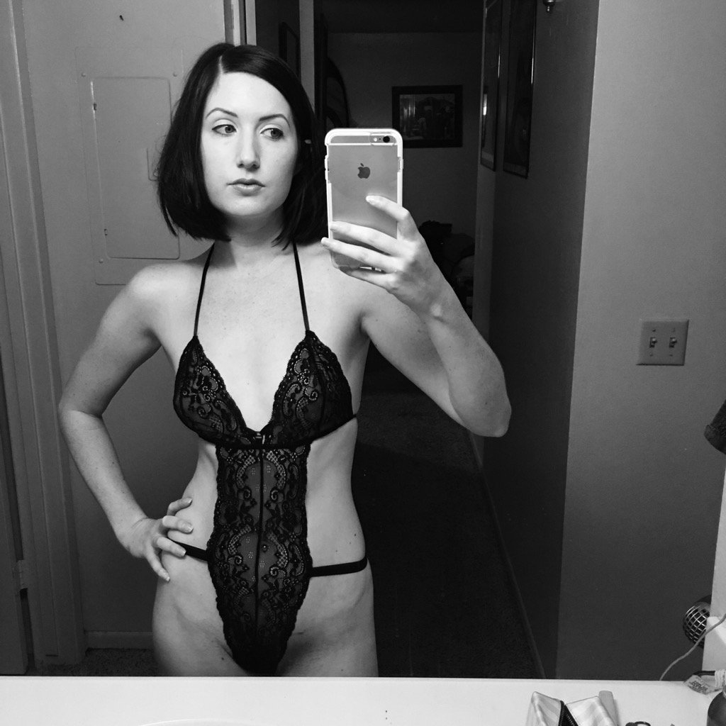 CinamonRolli's tweet photo. Sometimes I do dis #camgirl #bootyhoe #biteme #onceuponnever #money #pussy #meow #pies https://t.co/UORDvF3QfC