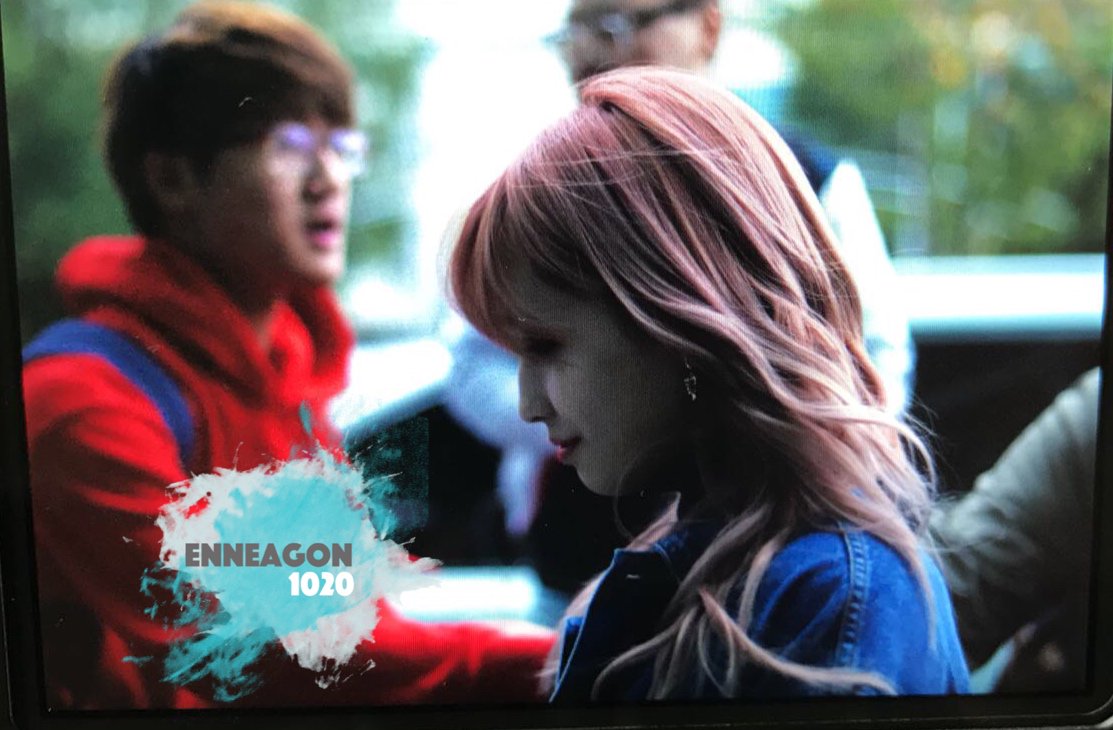 enneagon1020's tweet photo. 161025 SBS 최화정의 파워타임 출근 Preview  #트와이스 #TWICE #SANA #사나 #MOMO #모모 https://t.co/TEjINAipbl