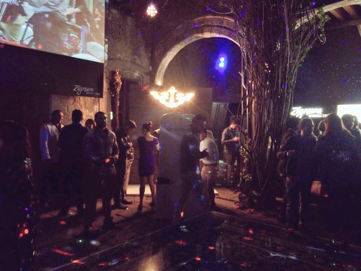 DockersMX's tweet image. ¡Estamos en la fiesta de @Ambulante en el #FICM2016! Si estás aquí, no olvides pasar a nuestro Photo Booth 📽🎞 #DockersMX