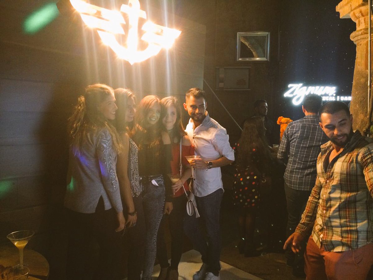 DockersMX's tweet image. ¡Estamos en la fiesta de @Ambulante en el #FICM2016! Si estás aquí, no olvides pasar a nuestro Photo Booth 📽🎞 #DockersMX