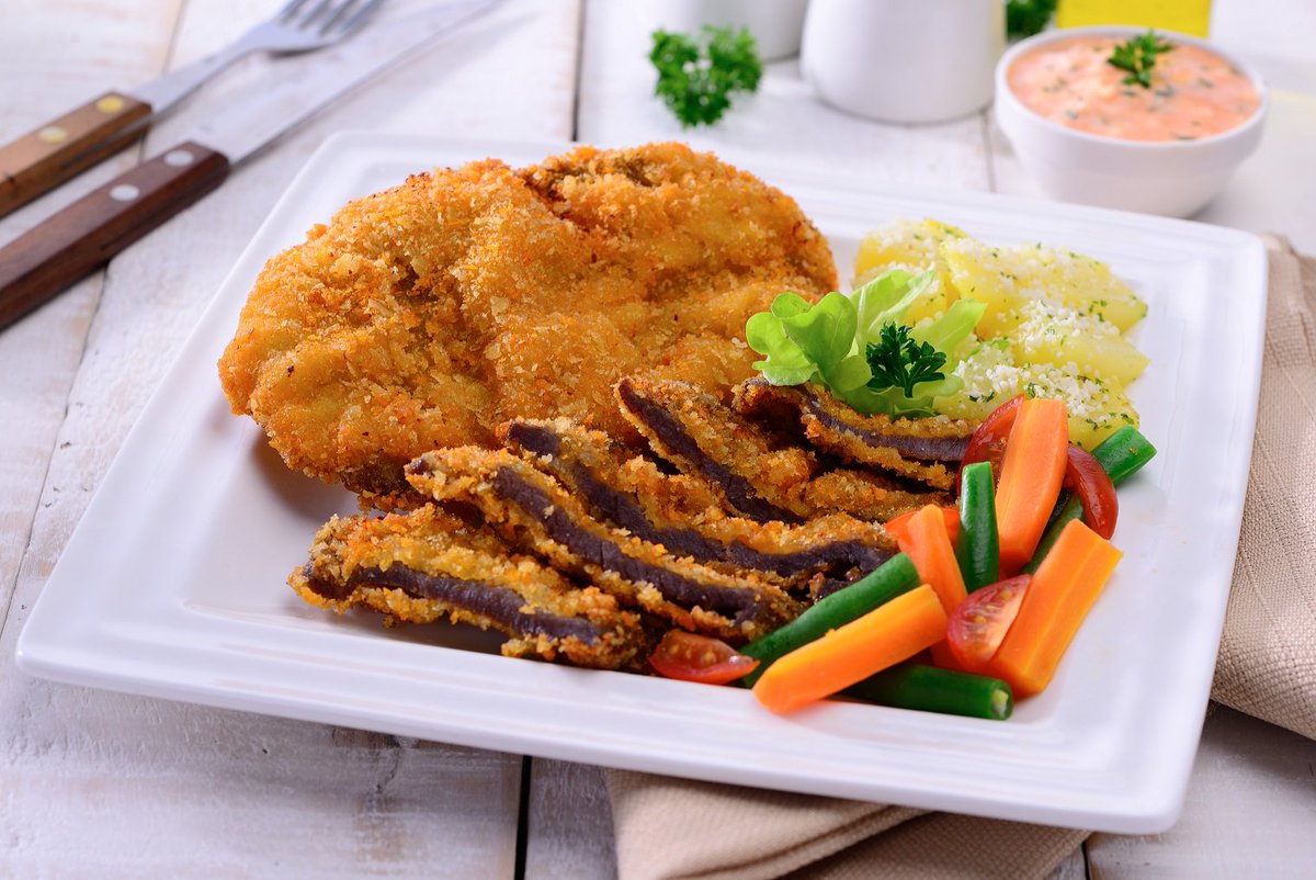 Отбивная из свинины в сухарях рецепт. Винер шницель. Bayerisches Schnitzel (шницель). Венский шницель. Венский шницель с картофелем.