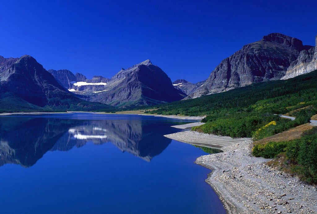 Водопад хенгьанефоссен. Озеро в горах. Озеро миррор йосемити. Красивое озеро. Шикарная природа.