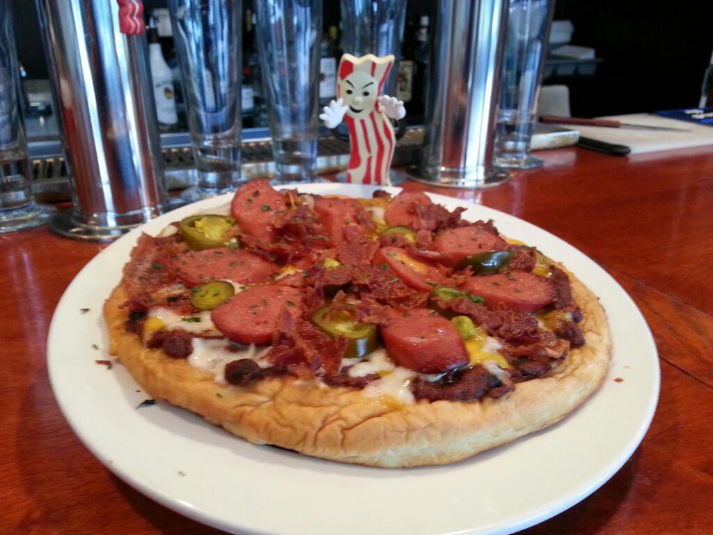HoppysCantina's tweet photo. Evil Bacon loves Chili Dog Pizza! #Pizza #ChiliDog #EvilBacon https://t.co/9I5MRyFIpn