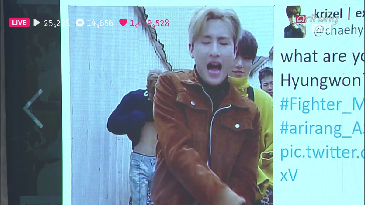 HyungWonTH's tweet photo. [CAP] 161025 V App : ASC LIVE Ep.235 with #MONSTA_X (#몬스타엑스) #HYUNGWON #형원 😶😝 https://t.co/20gMeSrsn1