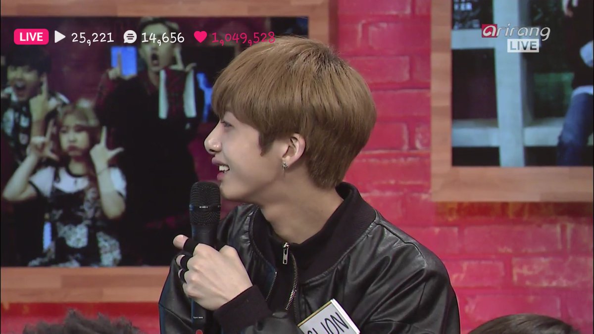 HyungWonTH's tweet photo. [CAP] 161025 V App : ASC LIVE Ep.235 with #MONSTA_X (#몬스타엑스) #HYUNGWON #형원 😶😝 https://t.co/20gMeSrsn1