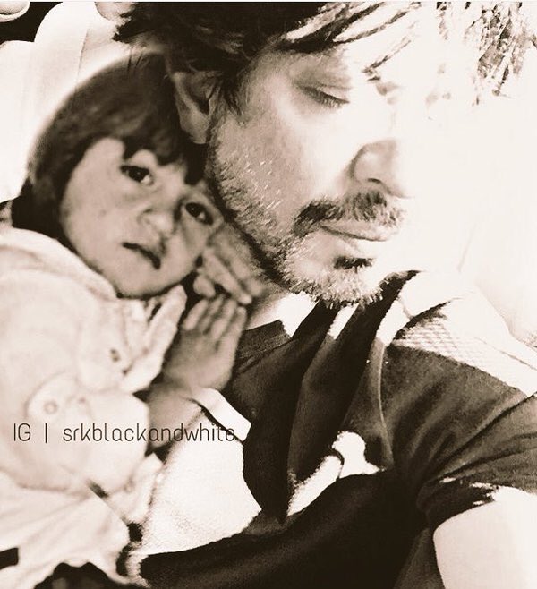 raashiirai's tweet photo. @iamsrk #FanEdited i found it on Insta... Wanted to show you... Ain't this a awww moment 😍 @SRKCHENNAIFC https://t.co/kN6Diqq1o3