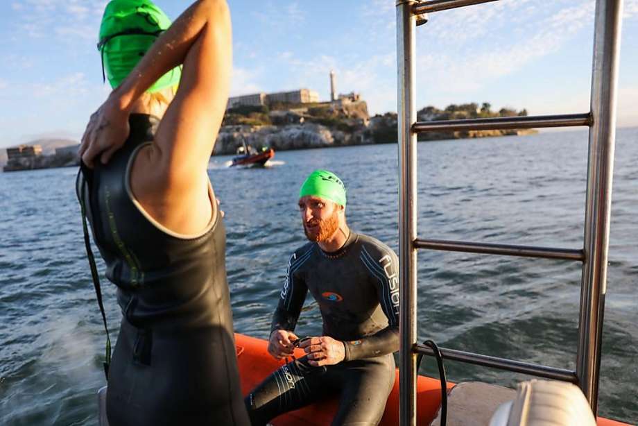 Swim_Times's tweet photo. US Paralympic hero Brad Snyder has completed the Alcatraz swim - A 2.1 mile swim from Alcatraz Island to San Fransisco. #Champion #Navy #USA https://t.co/edNl1AqePN