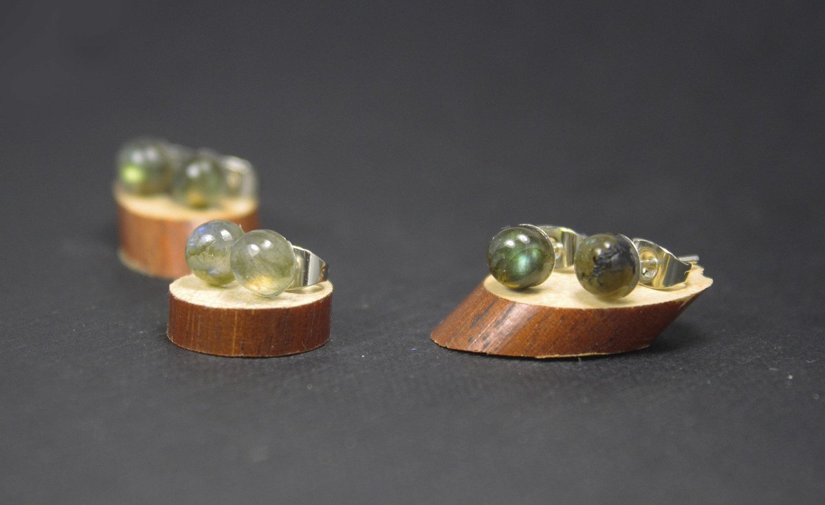 AnimaMundiCryst's tweet photo. Fundelicious #labradorite #studs #earrings
https://t.co/JlfYT1JlmR
#epiconetsy #etsyaaa #etsymntt #earthrt #handmadejewelry #smallstuds https://t.co/PenMM1PLfI