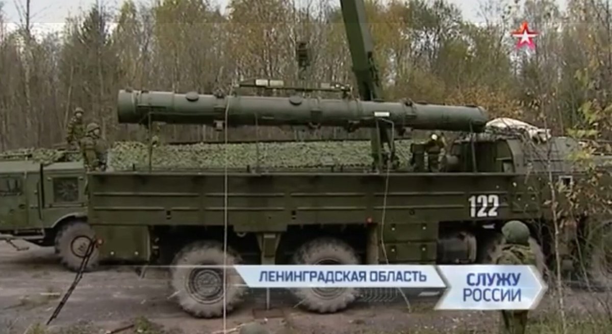 الصاروخ البالستي الروسي اسكندر ..... Iskander قصير المدى  Cvlvw_ZWIAAIquI