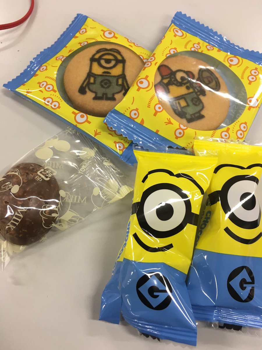 昨日も文実ミーティング！

なんと古橋がユニバ、ななみんがディズニーからお土産を買ってきてくれたズン😋🍴
ミッキーミニオン可愛いズン💕
…いつか文実でもユニバディズニー行きたいズンね〜😫

でもまずは目の前のアジア祭を全力でやり抜くズン！みんな屋台Aステミスコンで待ってるズン🎶