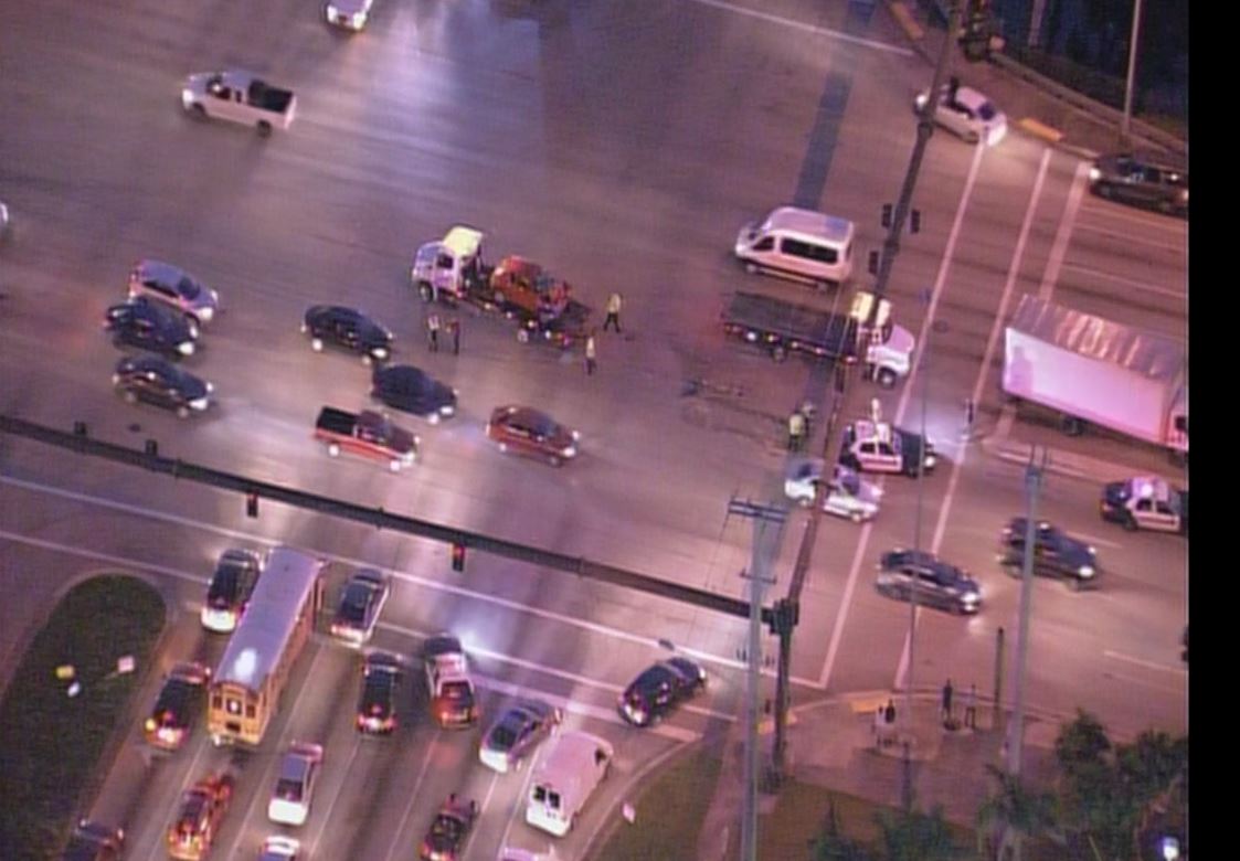 Crash on University Dr SB at Pembroke Rd #traffic https://t.co/8o9nNVJn4F