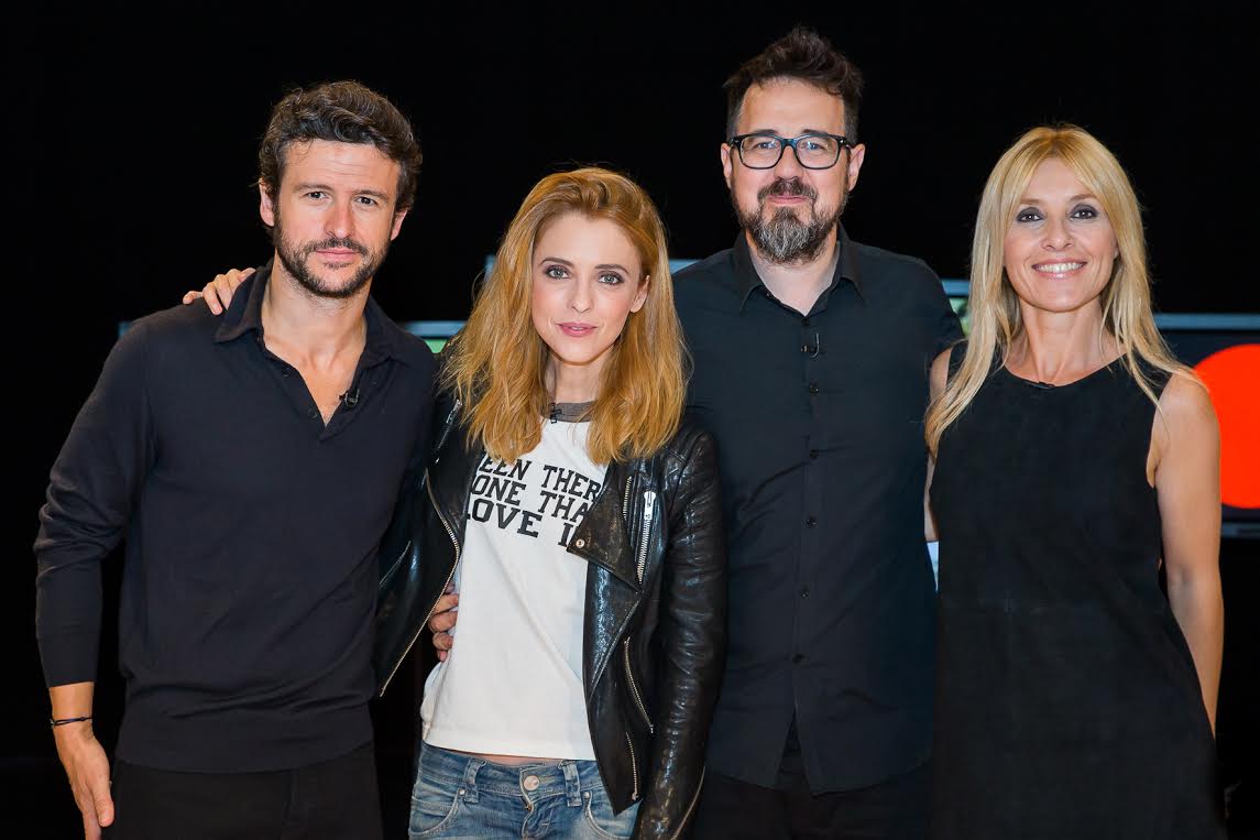 Version_TVE's tweet photo. Este domingo no hay plan más terrorífico que el estreno en tv de REC3, #VersionRec3 En plató: @LeticiaDolera @paco_plaza
y Diego Martín https://t.co/WdeE9IVbTI