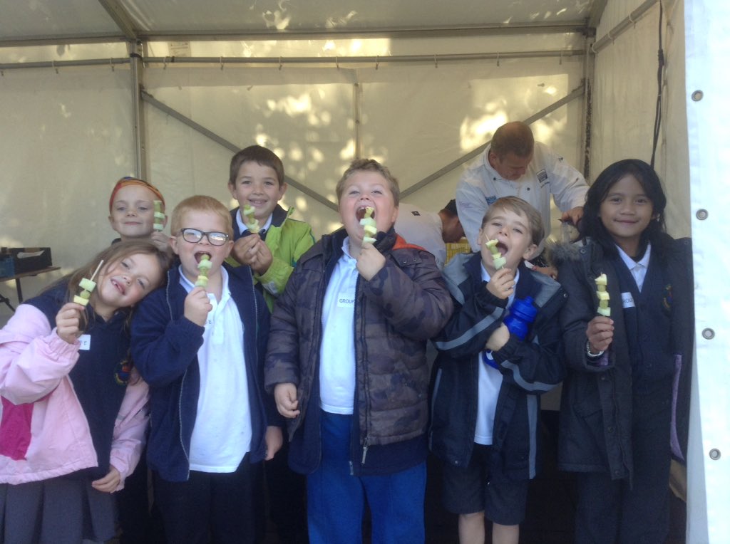 OSFDevon's tweet photo. Class Orca had a wonderful trip to Dartmouth Food Festival last week. #kingswearprimary https://t.co/eXpalKYeBa