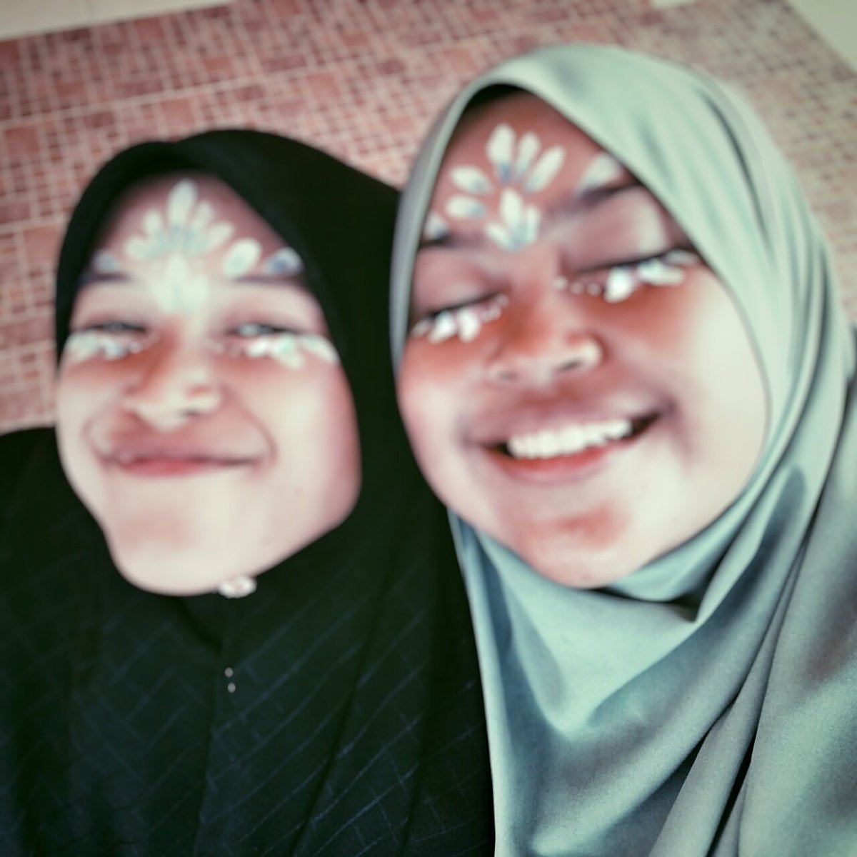 izzatyy's tweet photo. Frozen face painting tq kak sumira heheh teringin tau slalu tgk org buat ja #openday #ipgkpm @HusnaJanah blur2 https://t.co/vwNgkrldJe
