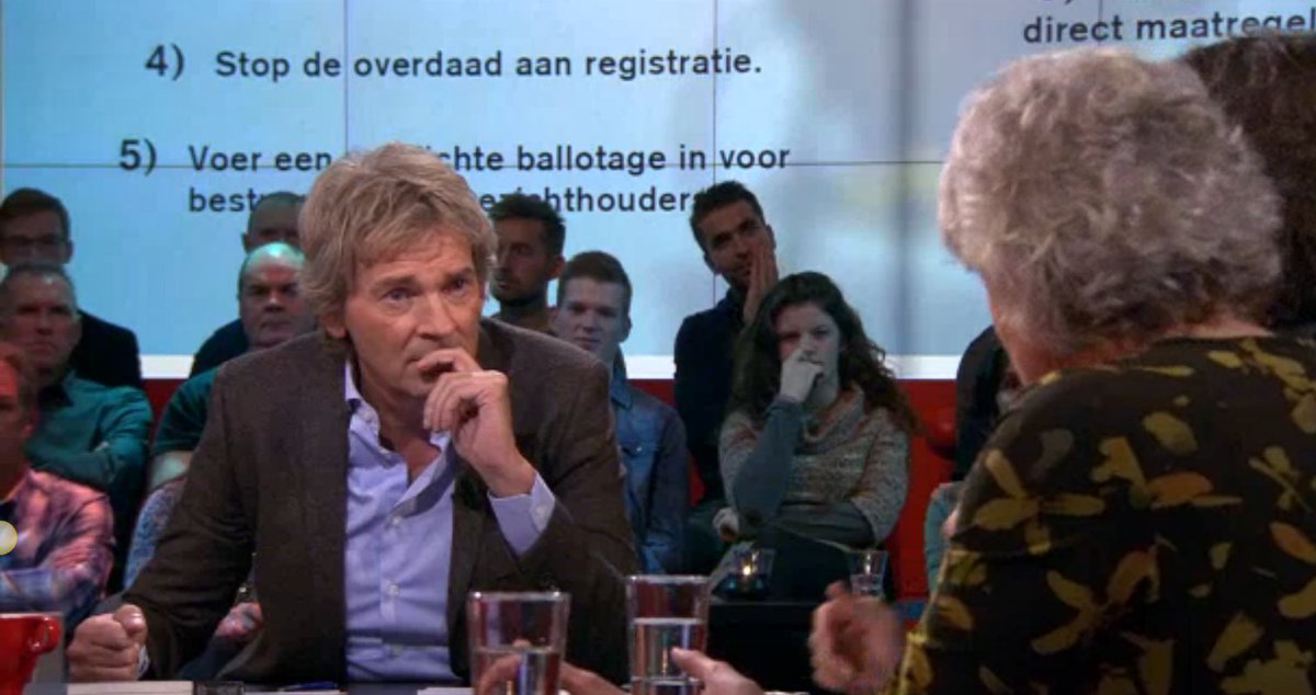 Verbijstering in #DWDD: Hoe kan elke politieke partij zeggen betere #ouderenzorg te willen? En het niet veranderen? ow.ly/GQnH305vu5X