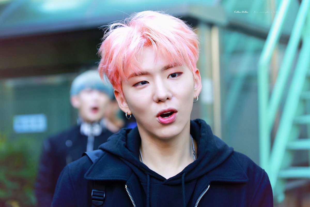 KillerDiller_kh's tweet photo. 161024 밋앤그릿 퇴근 #기현 #Kihyun #몬스타엑스 #MONSTA_X #GUILTY #FIGHTER @OfficialMonstaX 유기현이 나가신다 길을 비키시오,,,🐹 https://t.co/wjRL1MhLa7
