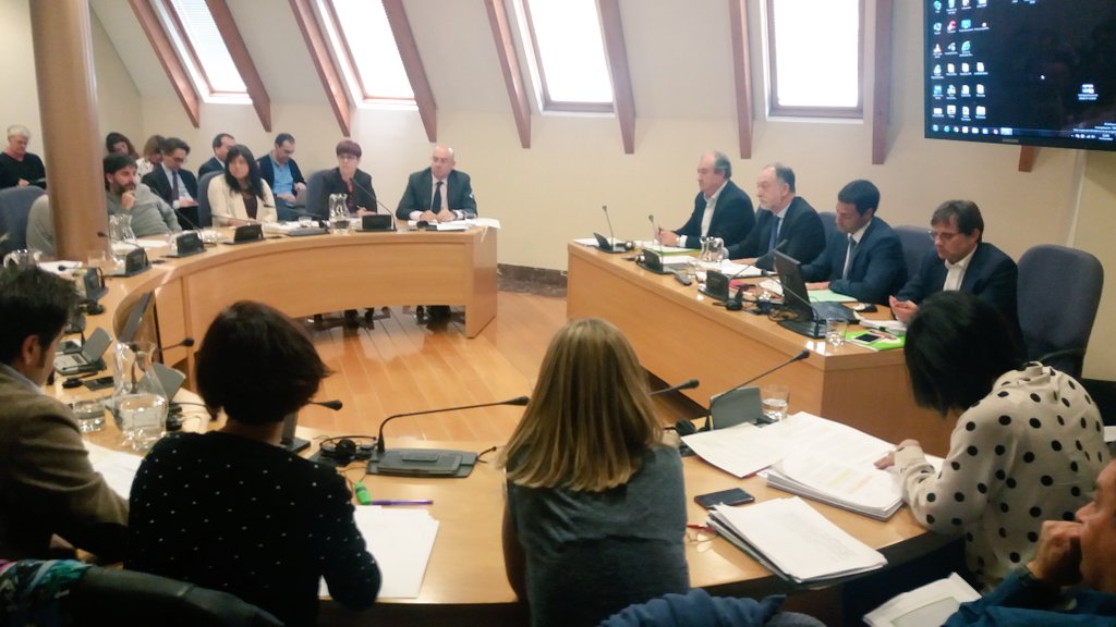 PodemosEuskadi_'s tweet photo. Es muy grave que se cierre campo de golf #Arboleda para fiesta privada #Ansareo incumpliendo contrato @neskutzro https://t.co/1FCNI3IcLh