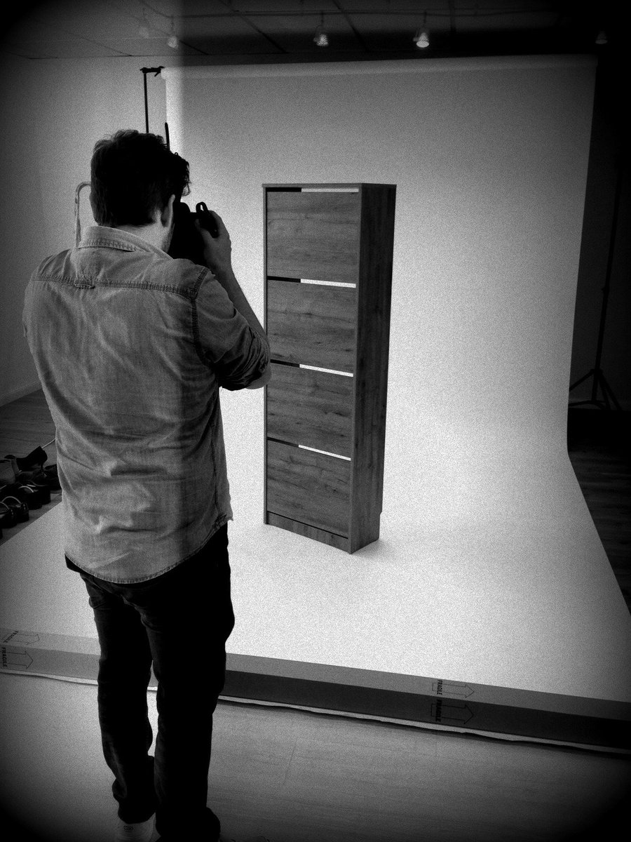 Indovinate? Oggi siamo di #shooting con un modello molto speciale. ;) #arredamento #casa #scarpiera #mobili #TopKit #Italia