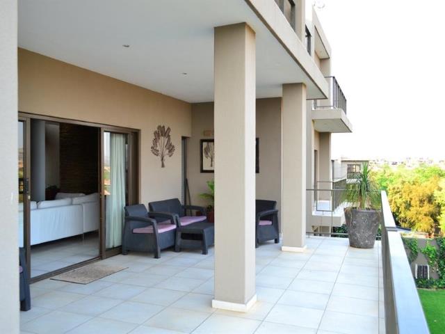 Neo_Estates's tweet photo. Luxurious 5 bedroom house for sale at R6 600 000 in #Ifafi, #Hartebeespoort. https://t.co/4KLyXD2aOe https://t.co/Kr5b92GqZT