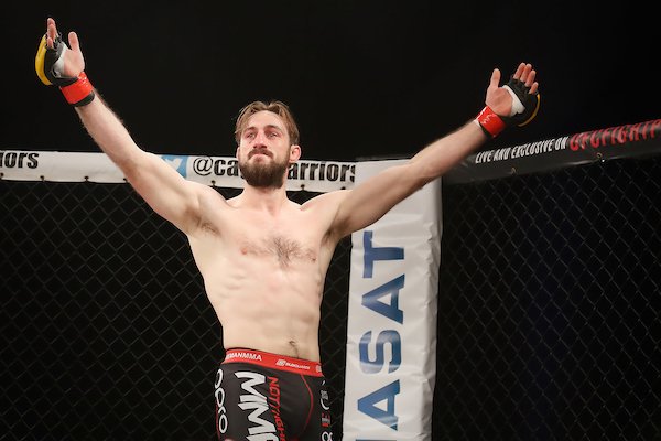 simonheadsport's tweet photo. Trueman's big break: Knockout star @DeanTrueman signs exclusive multi-fight contract with @CageWarriors. https://t.co/Tc3prCPRru https://t.co/jFLQLrQdyW
