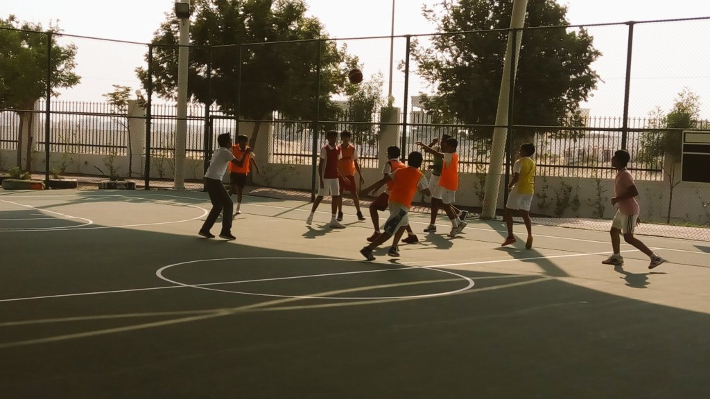 anurajaysinha's tweet photo. @DxbModern. Our first Middle School Sports carnival.. What excitement.. https://t.co/Smu1aOBEG6