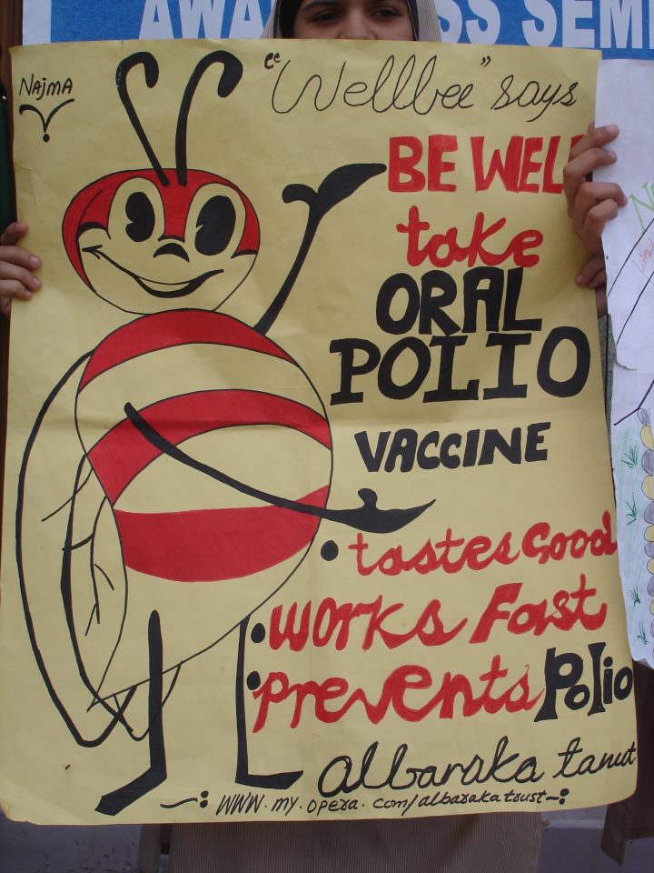 ICPHPakistan's tweet photo. #ICPH &amp; #AlbarakaTrust #PolioFreePakistan poster competition in Baldia Town #Karachi #WorldPolioDay @CanHCPakistan @DKinPK  @azizmemonkings https://t.co/Pc0eS9tu9k