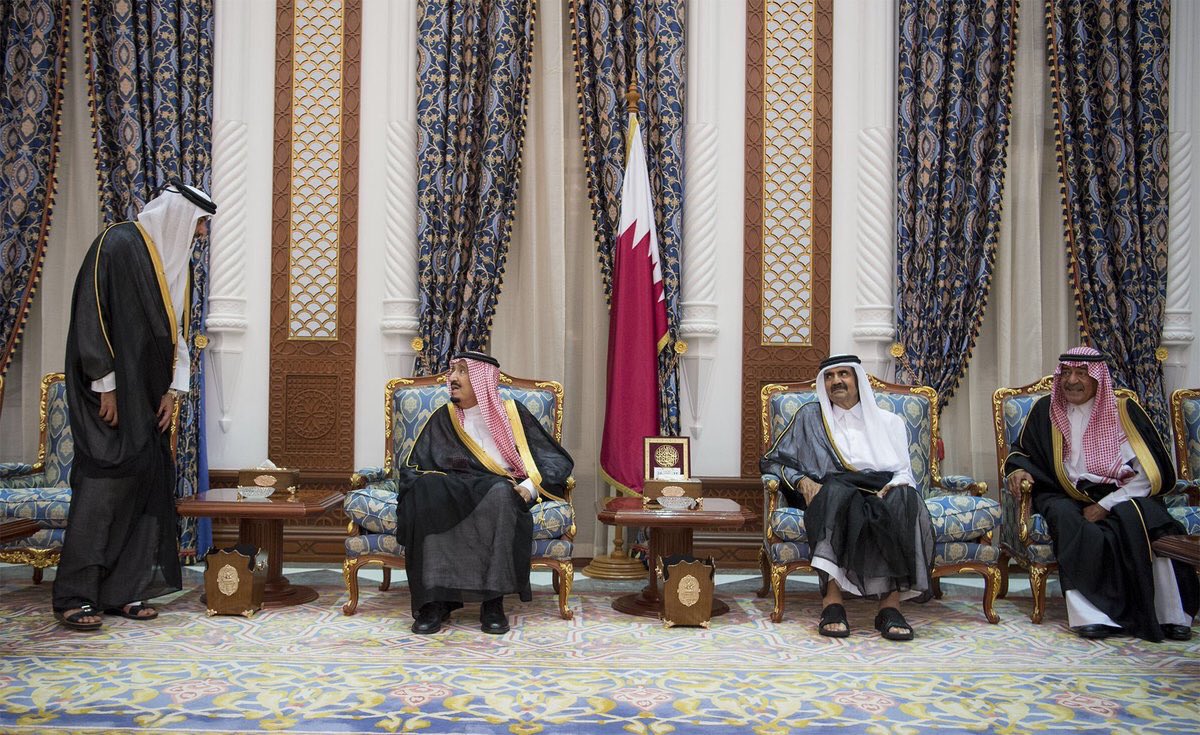 TwitteerQatar's tweet photo. سمو الأمير وسمو الأمير الوالد يتلقيا�� التعازي من خادم الحرمين الشريفين بوفاة سمو #الأمير_الأب
 #قطر #السعودية https://t.co/1zl64sCqlm